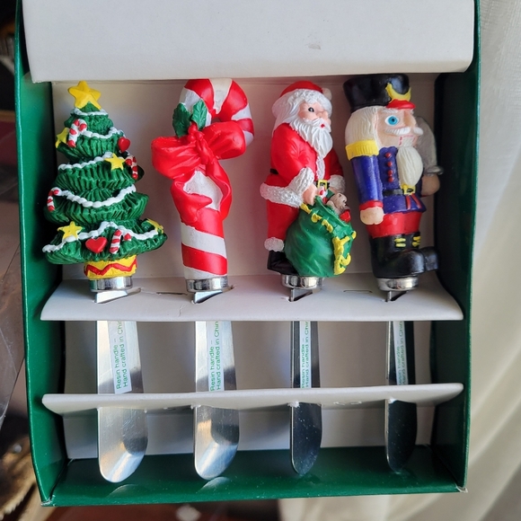 New Open Box Vintage 2 Sets of Butters Spreaders Christmas/Watermelon Resin 90's - Picture 4 of 9